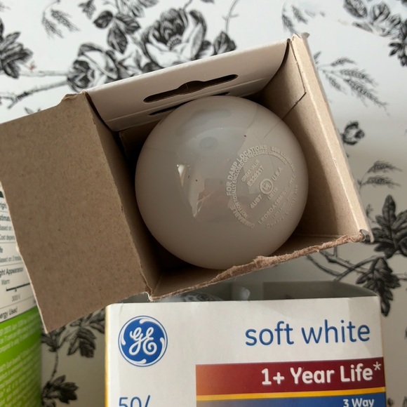 7 Lightbulbs - Picture 4 of 4